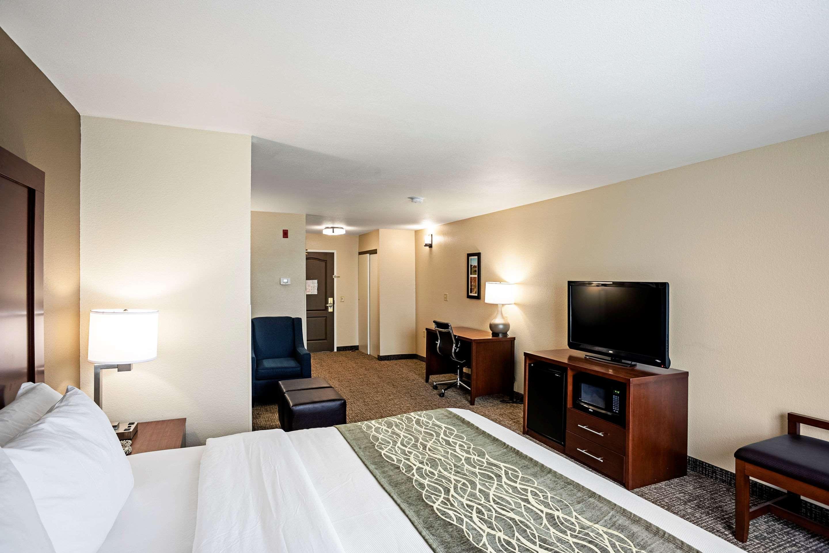 Comfort Inn & Suites Independence エクステリア 写真